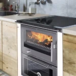 Kochmaschine mit Feuer in Küche