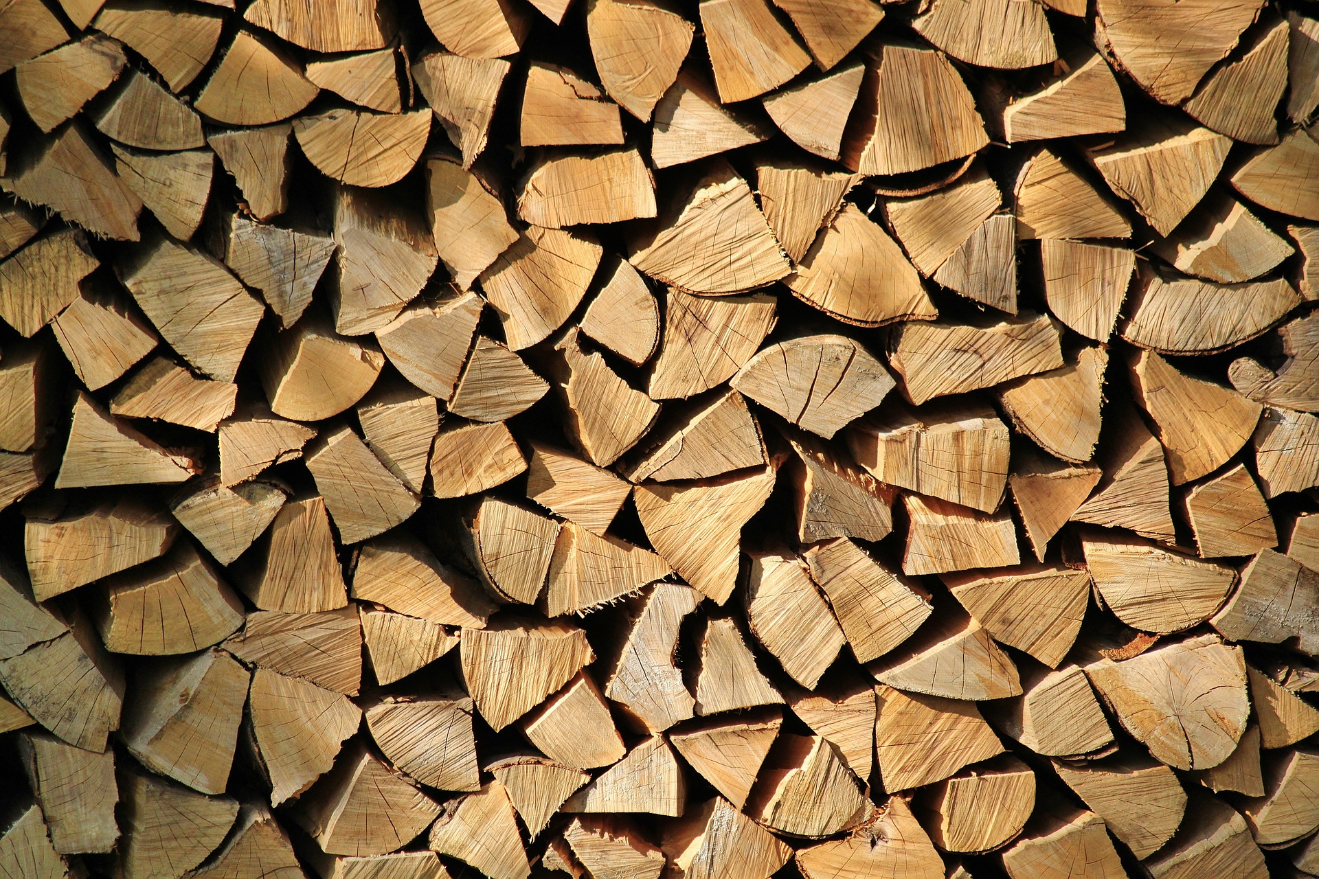 Kaminholz / Brennholz - Premium-Brennholz, hoher Brennwert, ruhiges Abbrandverhalten, schönes Flammenbild